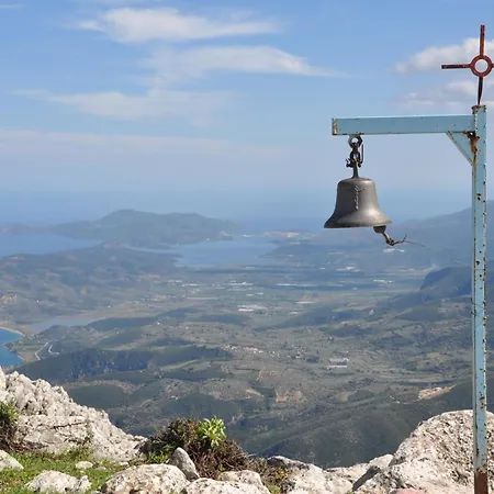 In In Direkt Am Kalloni (Peloponnese)